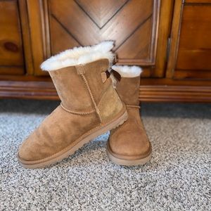 Worn Once!! Ugg mini bailey boot